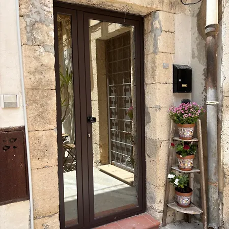 Nyaraló Egle's Szirakúza
